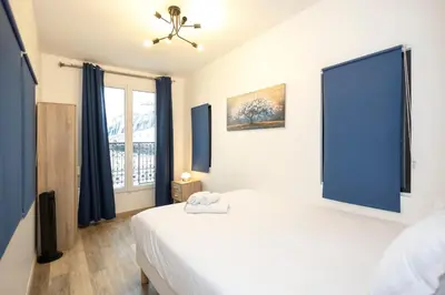 Un ou plusieurs lits dans un hébergement de l'établissement Nets Inn Apartments - Voltaire