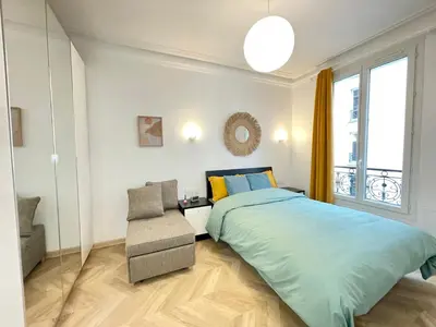 Un ou plusieurs lits dans un hébergement de l'établissement PARIS-ALESIA Super appartement 2 pièces de 39m2 - très cosy pour 1 - 5 personnes totalement refait à NEUF -ENTIRE APARTMENT LUXURIOUS AND WARM -PARIS ALESIA 14ème - Proche Aéroport Paris-Orly - Parc des Expositions Porte de Versailles FREE WIFI GRATUIT