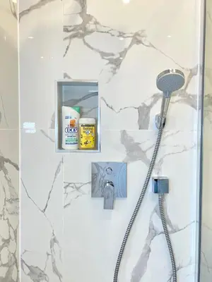 Salle de bains dans l'établissement PARIS-ALESIA Super appartement 2 pièces de 39m2 - très cosy pour 1 - 5 personnes totalement refait à NEUF -ENTIRE APARTMENT LUXURIOUS AND WARM -PARIS ALESIA 14ème - Proche Aéroport Paris-Orly - Parc des Expositions Porte de Versailles FREE WIFI GRATUIT