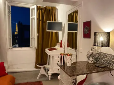 Coin salon dans l'établissement Studio chic Paris Tour Eiffel Near Eiffel tower 7th floor