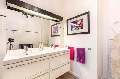 Salle de bains dans l'établissement GuestReady - Séjour Familial à Montrouge