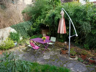 Jardin de l'établissement Appartement duplex avec jardin à deux pas de Paris