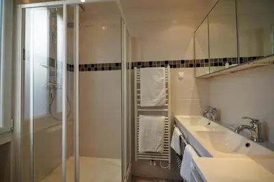Salle de bains dans l'établissement Chambre d hôte : Louvre Elegant Apt Suite