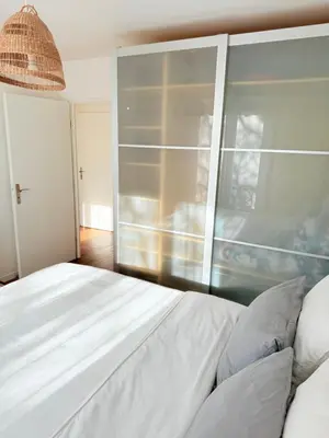 Un ou plusieurs lits dans un hébergement de l'établissement Cozy apartment near Paris