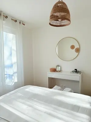 Un ou plusieurs lits dans un hébergement de l'établissement Cozy apartment near Paris