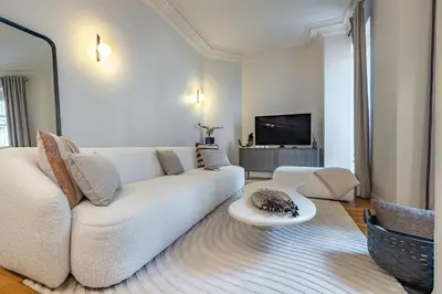 Coin salon dans l'établissement Luxury appartment near Louvre -TopQuartier- near metro