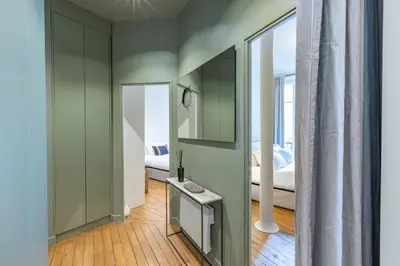 Télévision ou salle de divertissement dans l'établissement Luxury appartment near Louvre -TopQuartier- near metro
