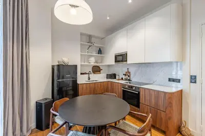 Cuisine ou kitchenette dans l'établissement Luxury appartment near Louvre -TopQuartier- near metro