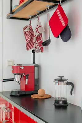 Cuisine ou kitchenette dans l'établissement Transports, parking, A/C & equipped for long stays