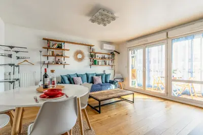 Coin salon dans l'établissement Transports, parking, A/C & equipped for long stays