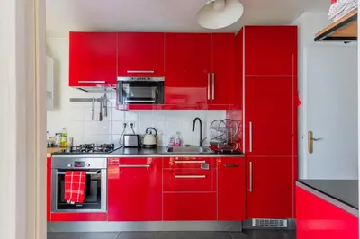 Cuisine ou kitchenette dans l'établissement Transports, parking, A/C & equipped for long stays