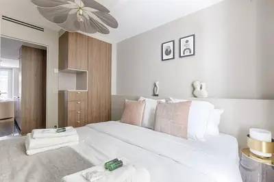 Un ou plusieurs lits dans un hébergement de l'établissement Prestige Luxury Flat 2BR 6P - Champ-Elysées