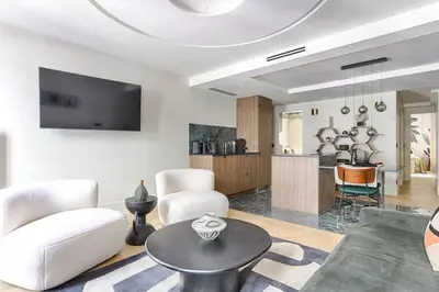 Télévision ou salle de divertissement dans l'établissement Prestige Luxury Flat 2BR 6P - Champ-Elysées