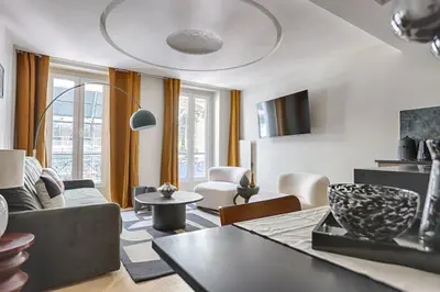 Télévision ou salle de divertissement dans l'établissement Prestige Luxury Flat 2BR 6P - Champ-Elysées