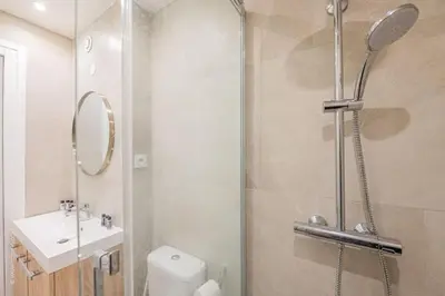 Salle de bains dans l'établissement Appartement design avec jardin privatif