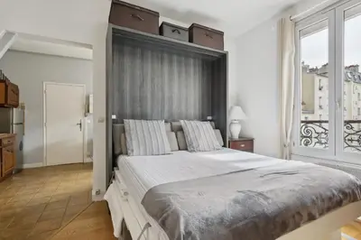 Un ou plusieurs lits dans un hébergement de l'établissement Studio St Dominique - Invalides - B'Your Home