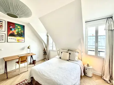 Un ou plusieurs lits dans un hébergement de l'établissement Appartement cosy à Paris 130 m² avec projecteur !