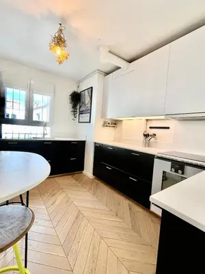 Cuisine ou kitchenette dans l'établissement Appartement cosy à Paris 130 m² avec projecteur !