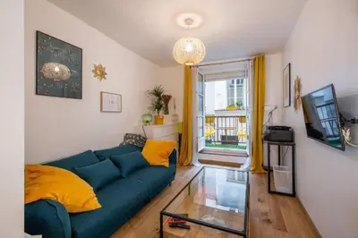 Télévision ou salle de divertissement dans l'établissement Appartement cosy avec terrasse