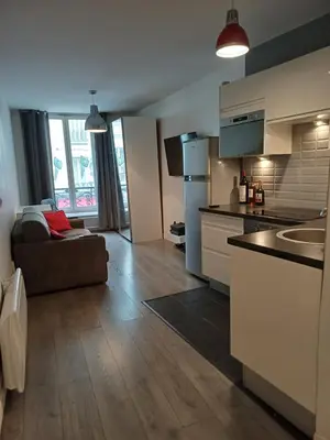 Cuisine ou kitchenette dans l'établissement STUDIO CHARONNE
