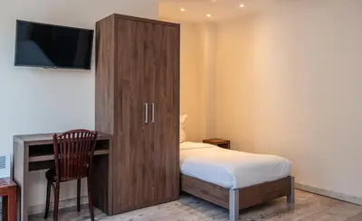 Un ou plusieurs lits dans un hébergement de l'établissement Hotel la Perle Montparnasse