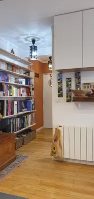 Bibliothèque dans l'appartement