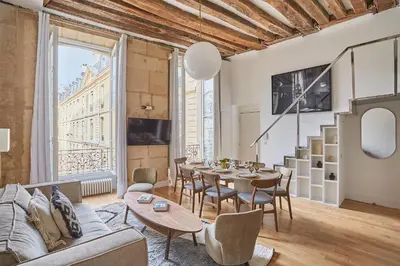 Télévision ou salle de divertissement dans l'établissement Residence Louvre/Palais Royal by Studioprestige