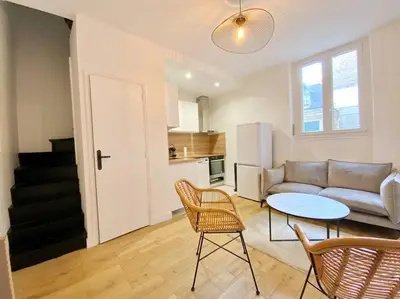 Cuisine ou kitchenette dans l'établissement GoodGuest-Cosy Duplex Gare D’Asnieres