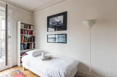 Un ou plusieurs lits dans un hébergement de l'établissement Appartement Guersant - Welkeys