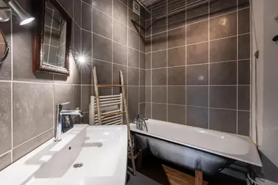 Salle de bains dans l'établissement Appartement Guersant - Welkeys