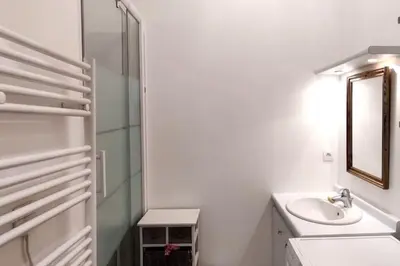 Salle de bains dans l'établissement Appartement Jardin Seguin CityCosy