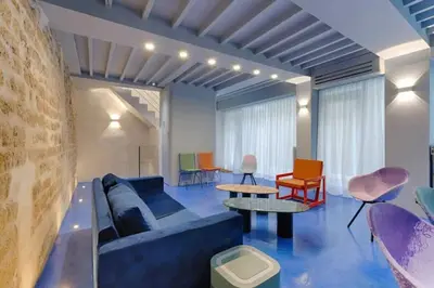 Coin salon dans l'établissement Les Halles - Luxurious & colorful 4BD for 16 guest