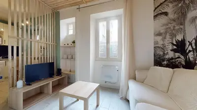 Télévision ou salle de divertissement dans l'établissement Le Vert Neuilly - 10mn Paris