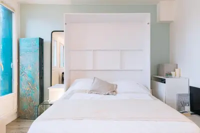 Un ou plusieurs lits dans un hébergement de l'établissement Stylish & Central Studio Apartment Ménilmontant!