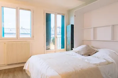 Un ou plusieurs lits dans un hébergement de l'établissement Stylish & Central Studio Apartment Ménilmontant!