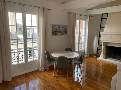 Coin salon dans l'établissement VUE SUR LA SEINE