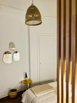 Un ou plusieurs lits dans un hébergement de l'établissement Luxury 2BR, 300m from Eiffel Tower & Rue Cler area