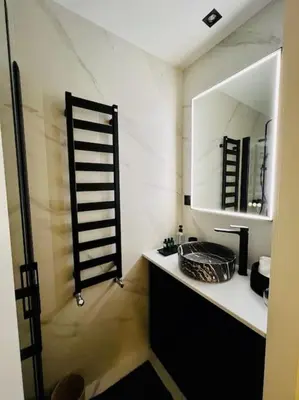 Cuisine ou kitchenette dans l'établissement Luxury 2BR, 300m from Eiffel Tower & Rue Cler area
