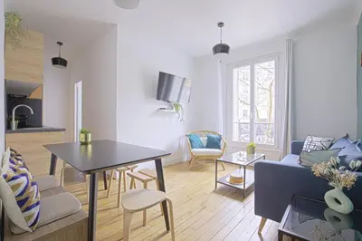Télévision ou salle de divertissement dans l'établissement Luxury in the so chic 16th district
