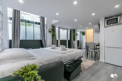 Un ou plusieurs lits dans un hébergement de l'établissement MBA Splendide Appart 3 - Proche Musée du Louvre