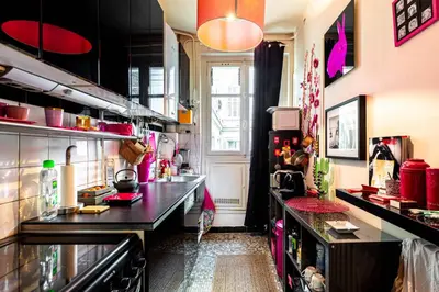 Cuisine ou kitchenette dans l'établissement GuestReady - Apt lumineux face au Musée D'Orsay