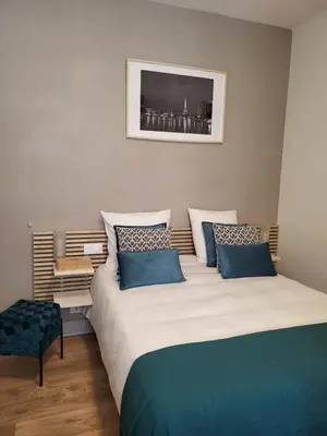 Un ou plusieurs lits dans un hébergement de l'établissement Hôtel Résidence A la Buttes aux Cailles