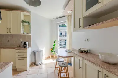Cuisine ou kitchenette dans l'établissement Un ptit soleil à Paris