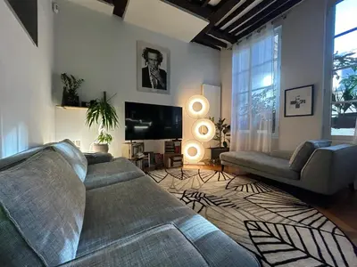 Coin salon dans l'établissement Le Marais à Paris - Atypique & Design
