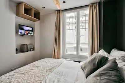 Un ou plusieurs lits dans un hébergement de l'établissement NEW ! Cosy Suite Intimate Nest Sacré Coeur Paris !