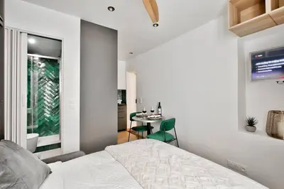 Un ou plusieurs lits dans un hébergement de l'établissement NEW ! Cosy Suite Intimate Nest Sacré Coeur Paris !