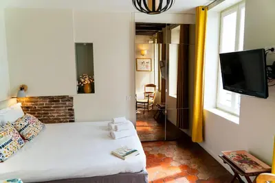 Un ou plusieurs lits dans un hébergement de l'établissement Studio cosy au cœur de Paris