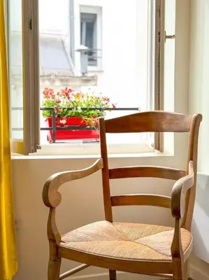 Coin salon dans l'établissement Studio cosy au cœur de Paris