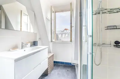 Salle de bains dans l'établissement Charmant Appartement Proche Tour Eiffel