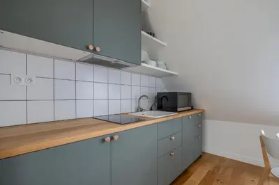 Cuisine ou kitchenette dans l'établissement GoodGuest-Trocadéro Tour Eiffel Bail Mobilité